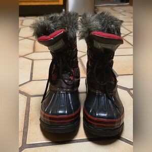 Weather Reflections Size 8 Waterproff Inslated Snow Boots.